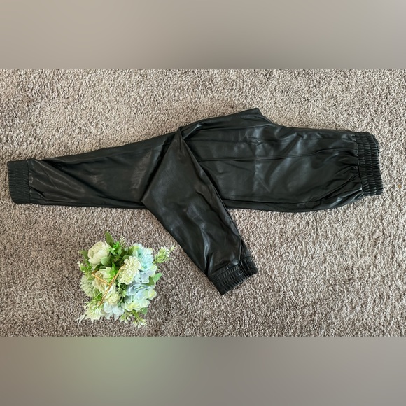 Threadbare Ladies Eyal PU Jogger; US 4 ; color black. Brand new - Picture 2 of 4